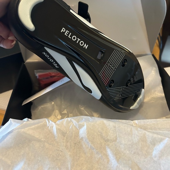 Brand new, never worn women’s Peloton size 9 shoes - Picture 3 of 7